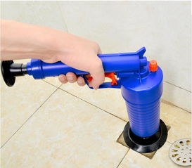 下水道被毛發(fā)堵住 記住,別用熱水沖 用一平常物,暢通無(wú)異味